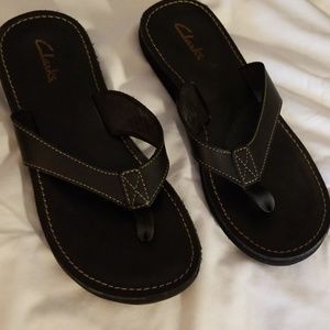 Womens Clark black leather flip flops Sz 10